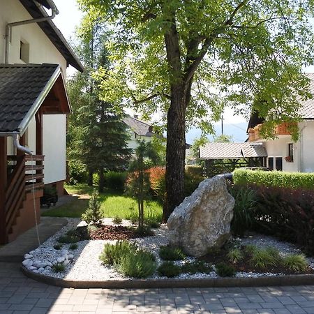 Apartma Vrh Lesce  Buitenkant foto