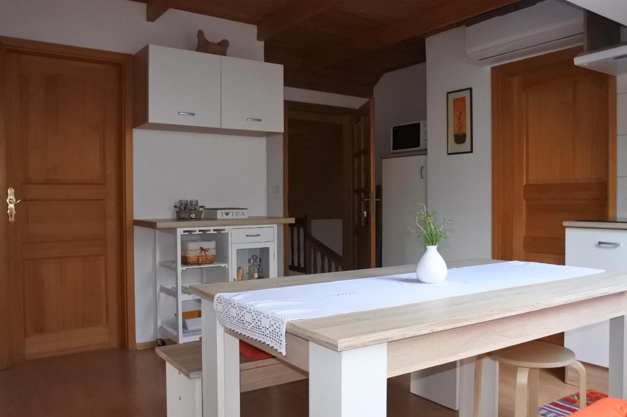 Apartma Vrh Lesce  Buitenkant foto