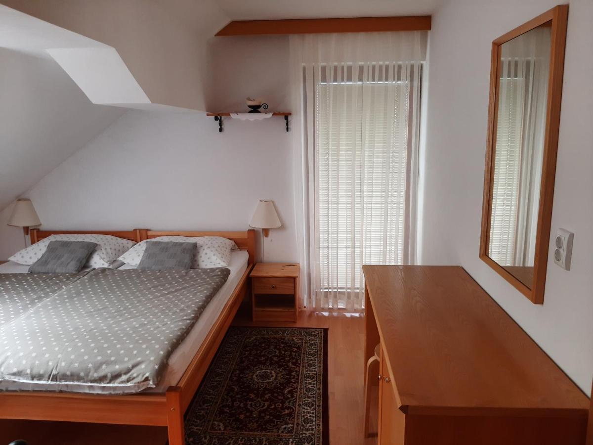 Apartma Vrh Lesce  Buitenkant foto