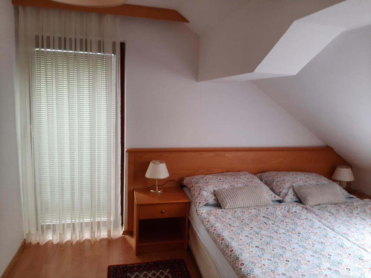 Apartma Vrh Lesce  Buitenkant foto