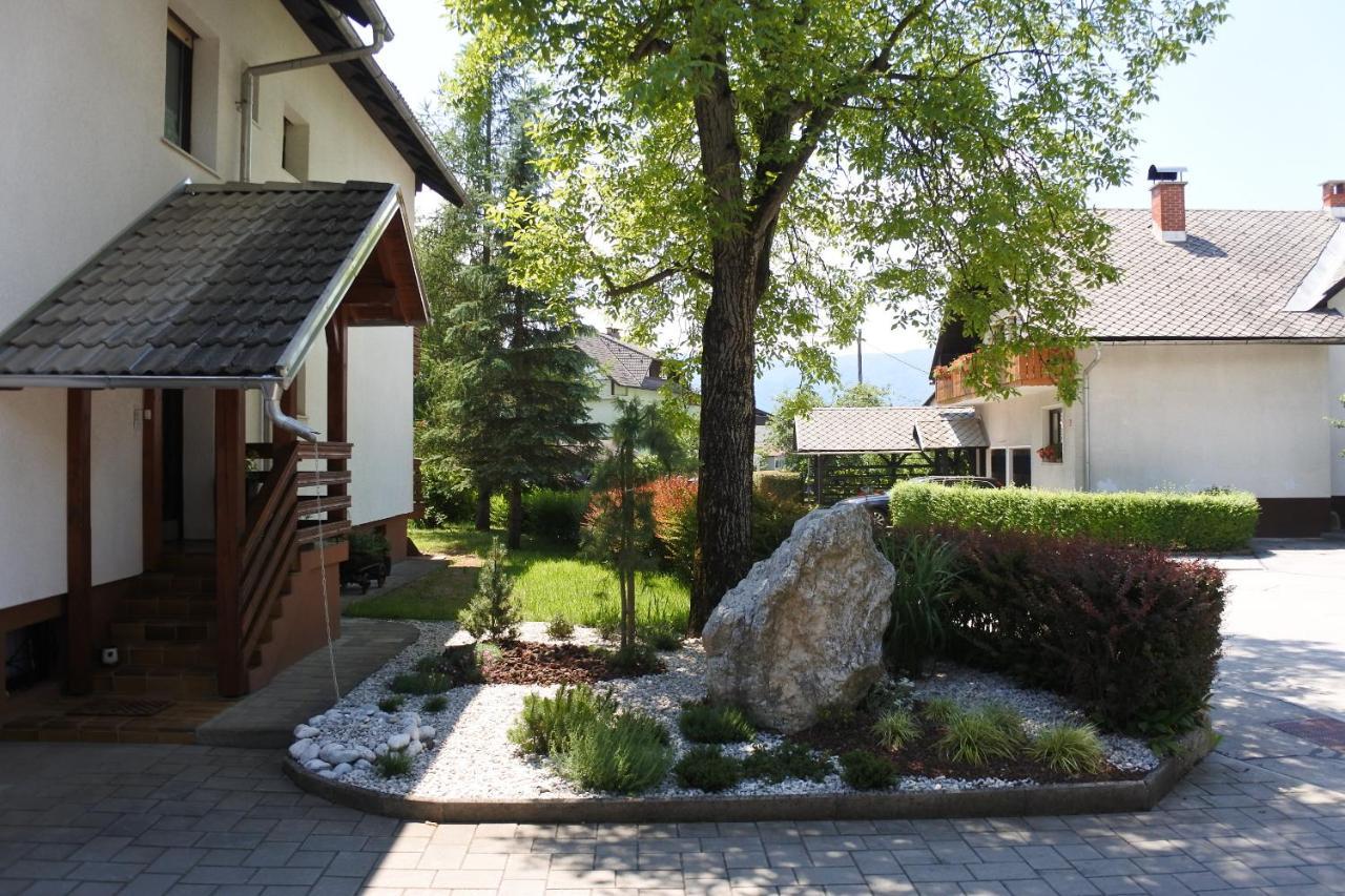 Apartma Vrh Lesce  Buitenkant foto